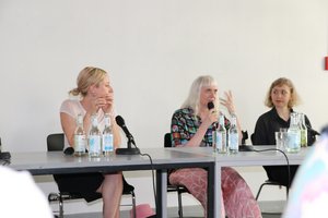 Abbildung von June Devret, Anja Siebert und Bianca Rauch beim Mewi get-together 2025